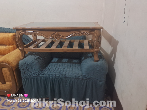 সেন্টার টেবিলসহ সোফা সেট